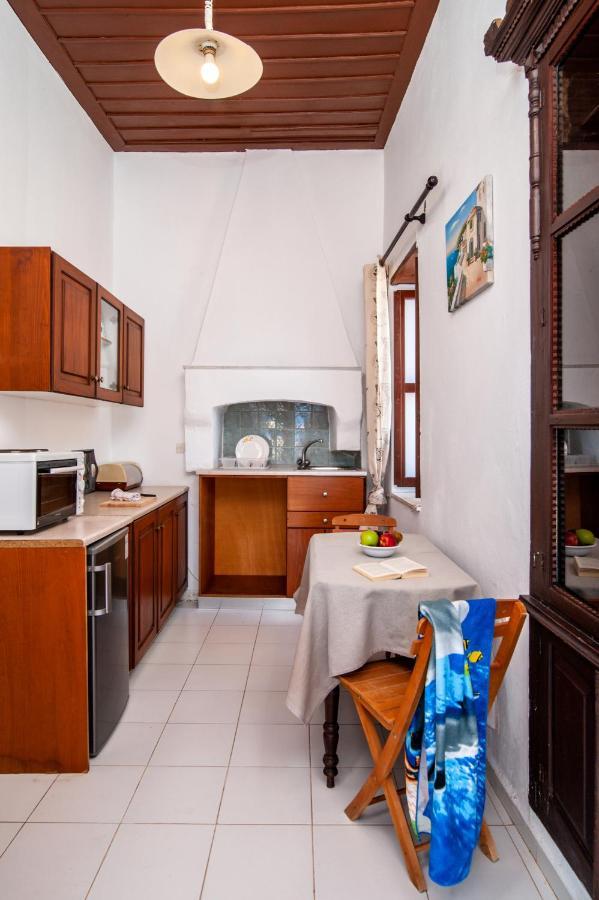 Ferienwohnung Kiki&Nina Chalki Town Exterior foto
